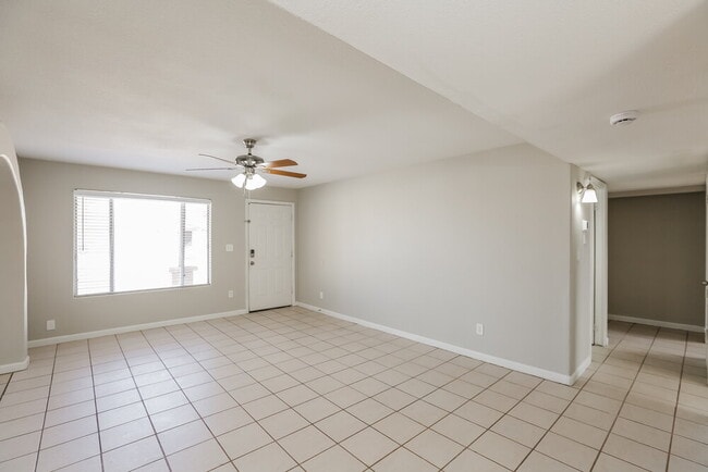 Photo - 5233 W Cypress St