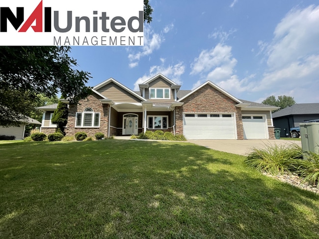 Building Photo - 6 bedroom, 4 bathroom, 3 car garage home - Available 7/1/2026
