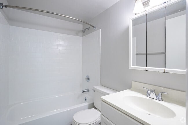 1 BR, 1 BA - 600 SF