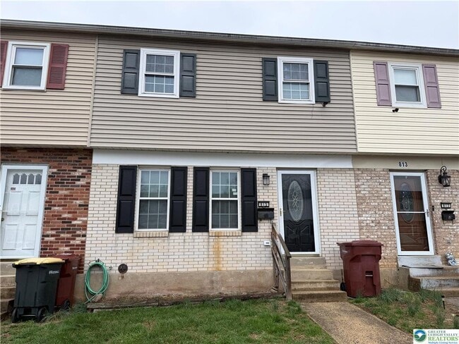 Photo - 815 Fernhill Ln