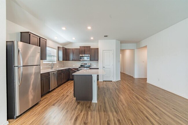 Photo - 322 Arnage Dr