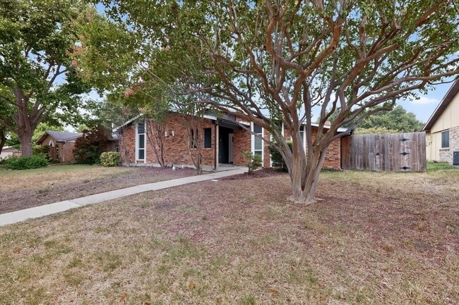 Photo - 2105 Victoria Rd