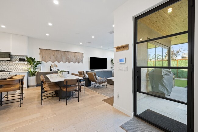 Photo - 1304 Comal St