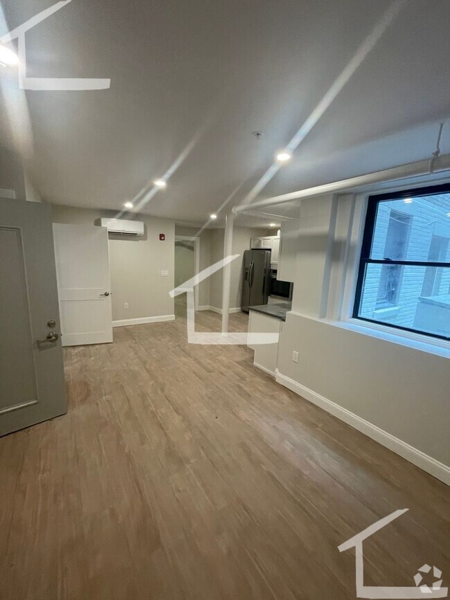 Building Photo - Brighton 1 Bed available Oct 1. - Half bro... Rental