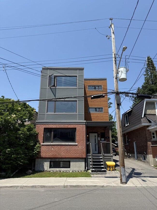 Building Photo - 4-Bedroom Basement Apartment Near Carleton University - All inclusive and Fully Furnished Unit 1