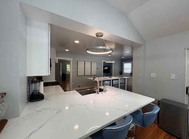 Photo - 6569 Braddock Rd