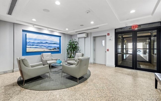 Photo - 360 Shore Rd