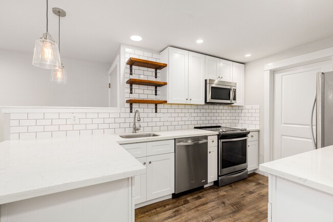 Photo - Modern 2 Bedroom 2 Bathroom Condo Close to Downtown Kirkland