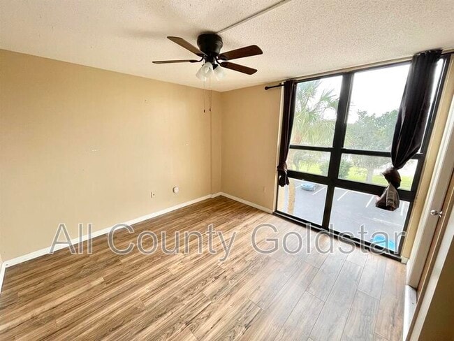 Photo - 21405 Olean Blvd