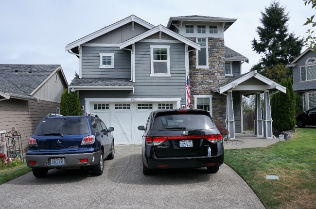 Photo - 9003 105 Ave SW