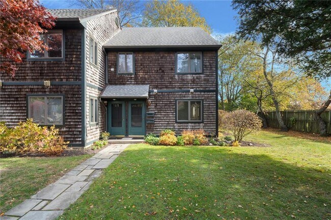 Building Photo - 18 Chapel St Unit D