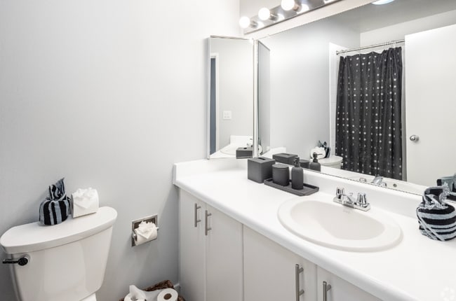 Photo - 485 E Ohio St Unit 485 E Ohio