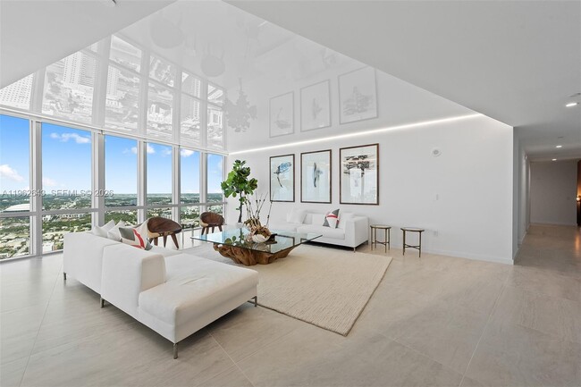 Photo - 851 NE 1st Ave Unidad PH5212