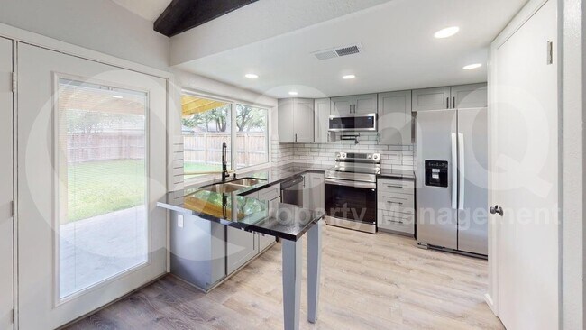 Photo - 633 Stroud Ln