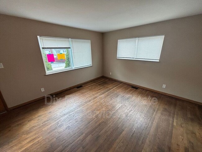 Photo - 810-812 N University Blvd