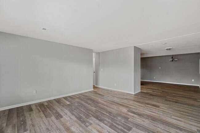 Photo - 328 Crisfield Rd