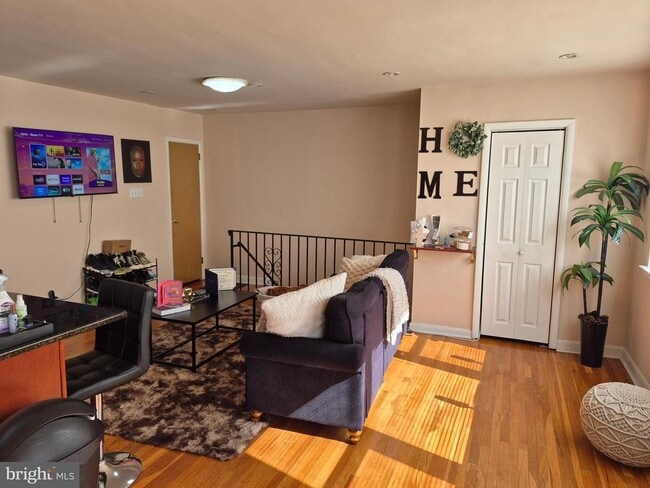 Photo - 7254 Mansfield Ave