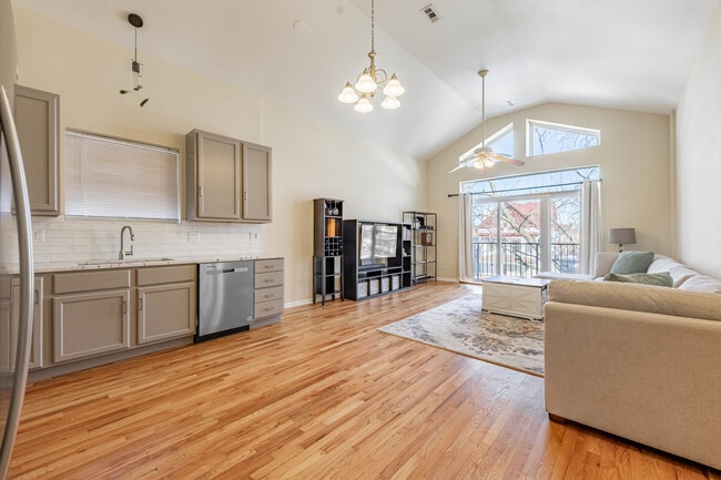 Photo - 5933 W Huron St