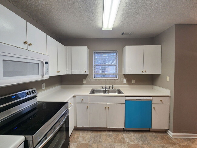 Photo - 5886 Ravensway Dr