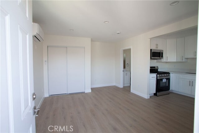 Building Photo - 2255 N Catalina St Rental