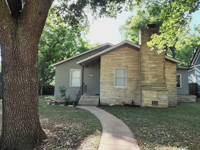 Photo - 803 Mills St House