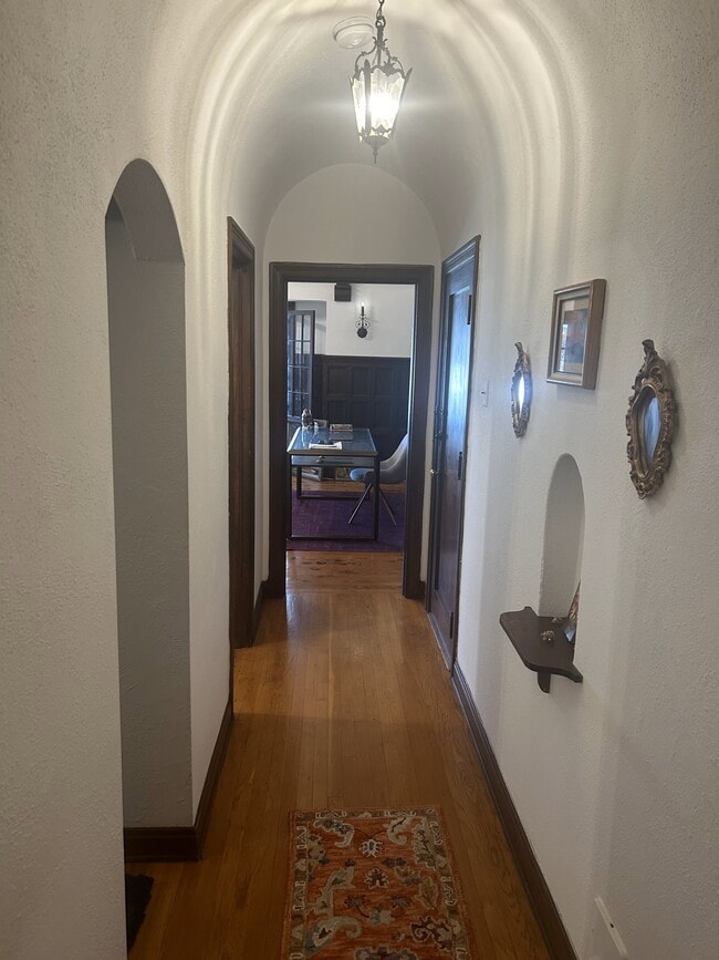 Photo - 333 N Sycamore Ave