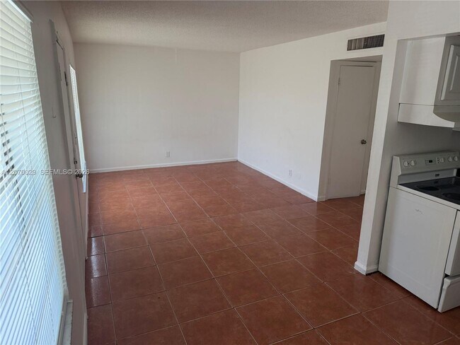 Photo - 401 SW 13th Pl Unit 723