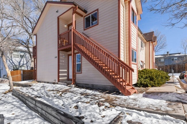 Building Photo - Charming Main Level Living in Park Hill!