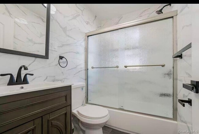 Building Photo - 167-16 43rd Ave