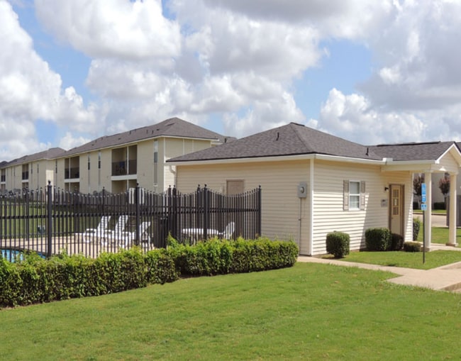 Photo - Fox Creek Apartments Shrevport