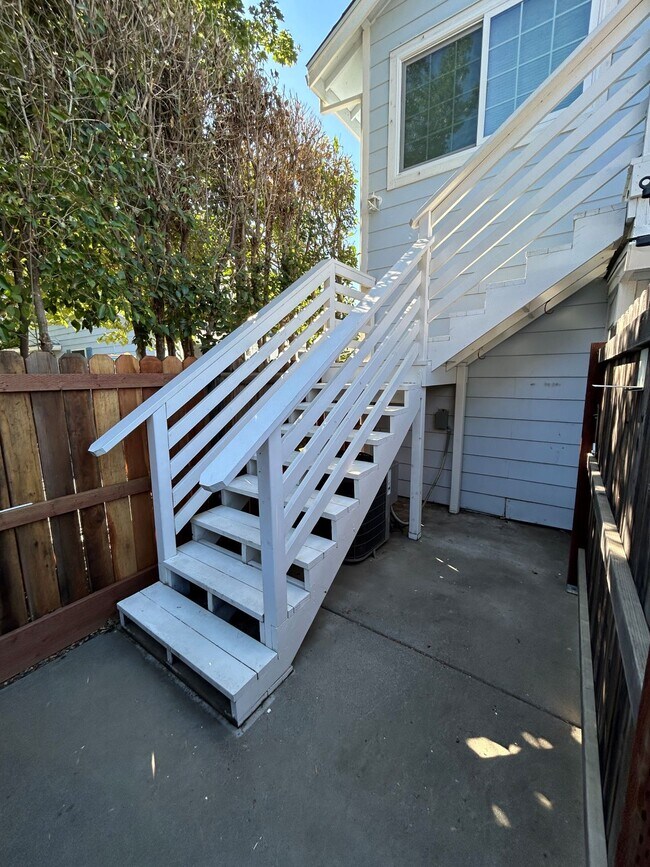 Photo - 204 Toyon Ln