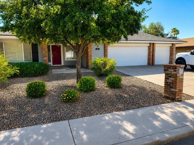 Building Photo - 5918 S Clark Dr