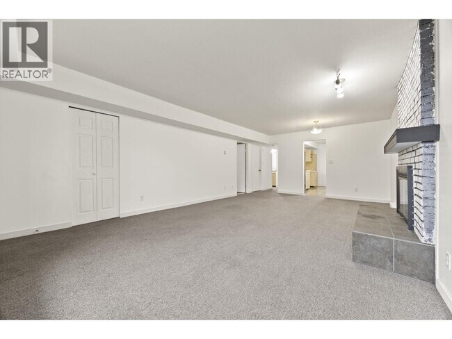 Photo - 275 Orwell St