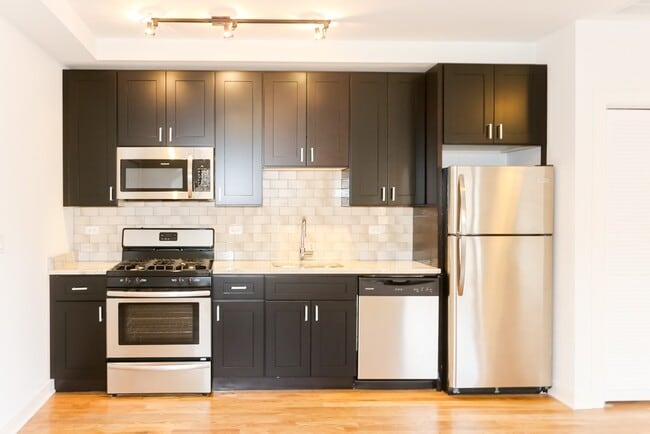 Photo - 2211 W Eastwood Ave Unidad J08W