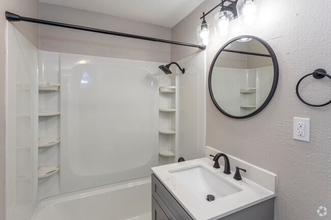 1BR - 1BA, 570SF