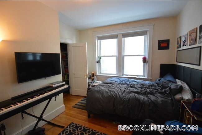 Photo - 69 Babcock St Unit 2