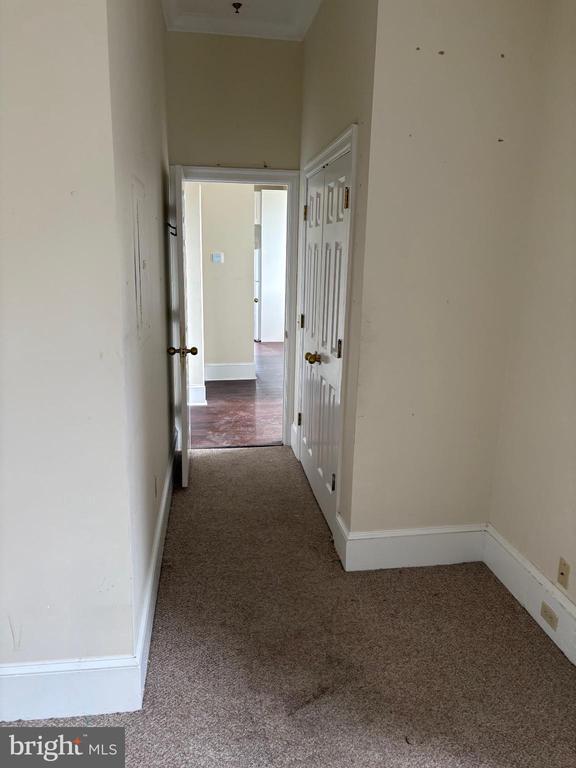 Building Photo - 10 N Main St