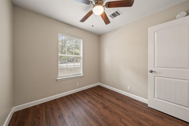 Photo - 4904 Gnarled Oak Cove