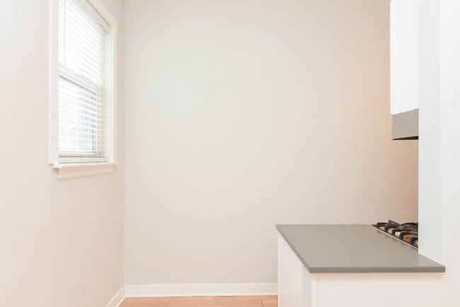 Photo - 511 W Belmont Ave Unit 3