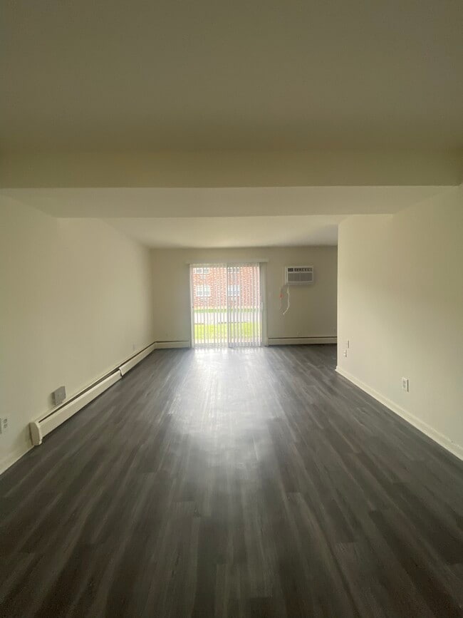 Photo - Broadmore Apartments