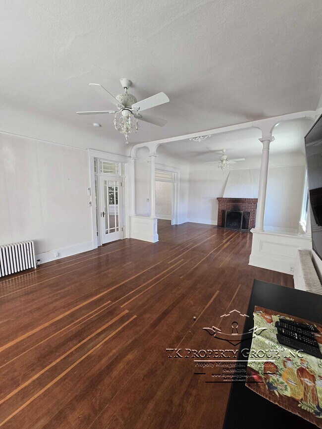 Photo - 210 N Auburn St