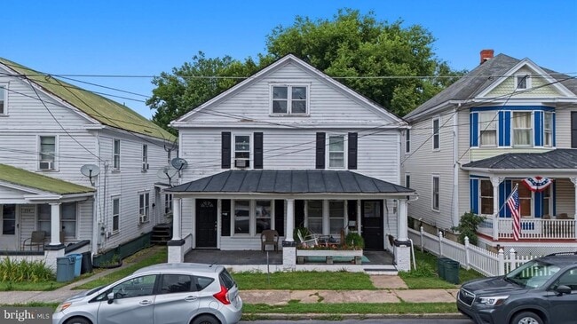 730 W John St