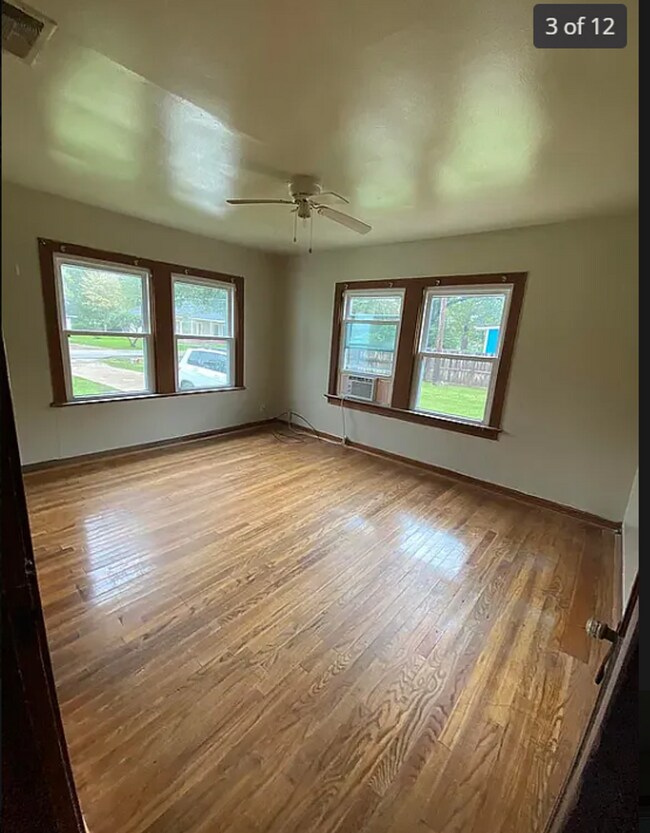 Photo - 4255 Woodlawn Ave