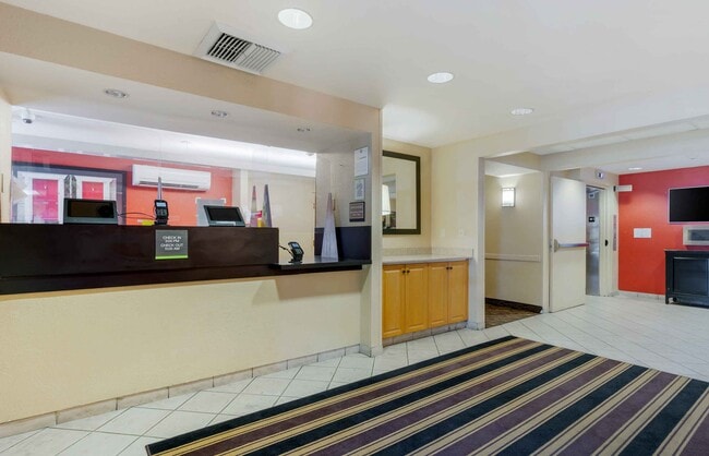 Furnished Studio-Pleasanton - Chabot Dr.