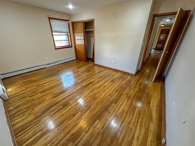 Photo - 325-327 John St Unit 5