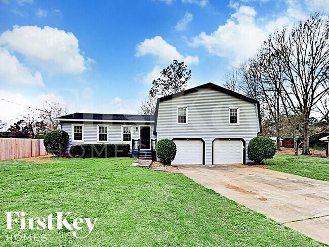 390 Breezy Drive Southwest - 390 Breezy Drive Southwest