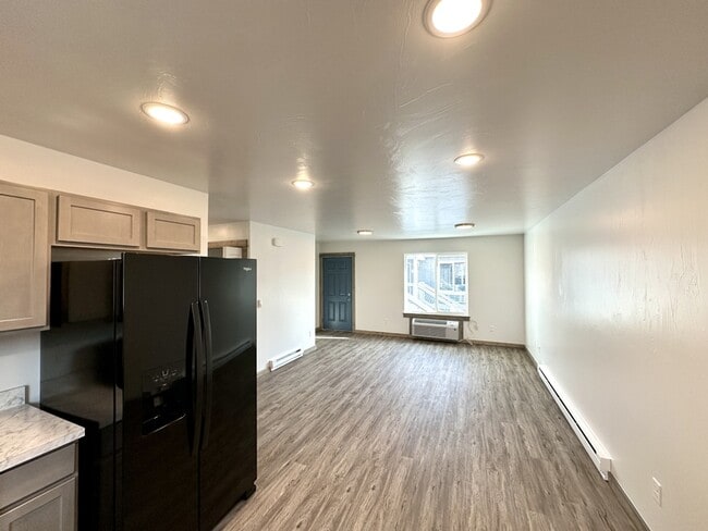 Photo - 3187 Queen Anns St