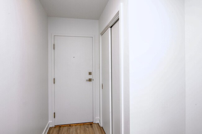 Photo - 9675 Av. Papineau Unit 403