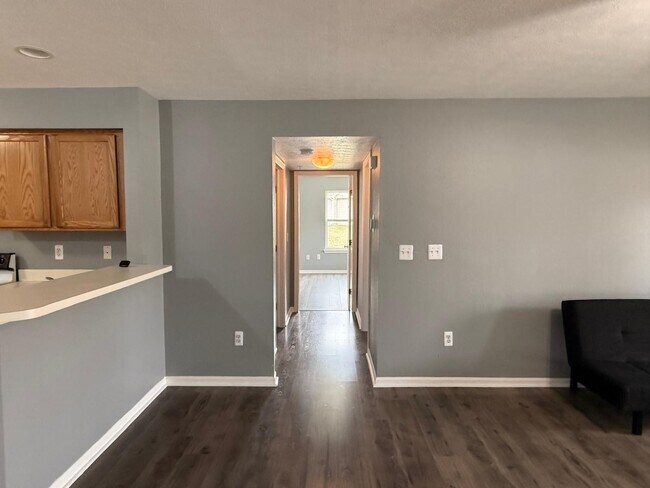 Photo - 1401 Millbrook Trail