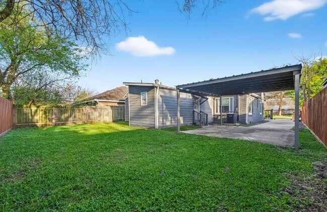 Photo - 4520 Sharon St